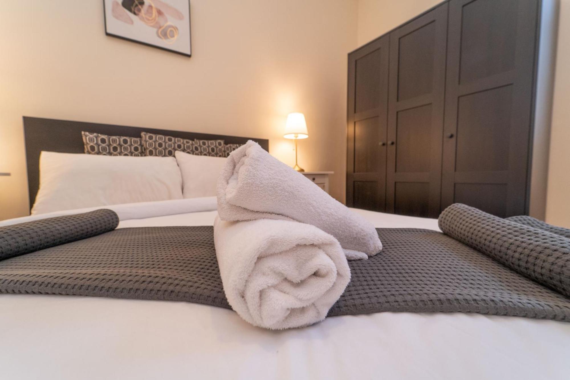 אדינבורו Large City Corner Apartment מראה חיצוני תמונה
