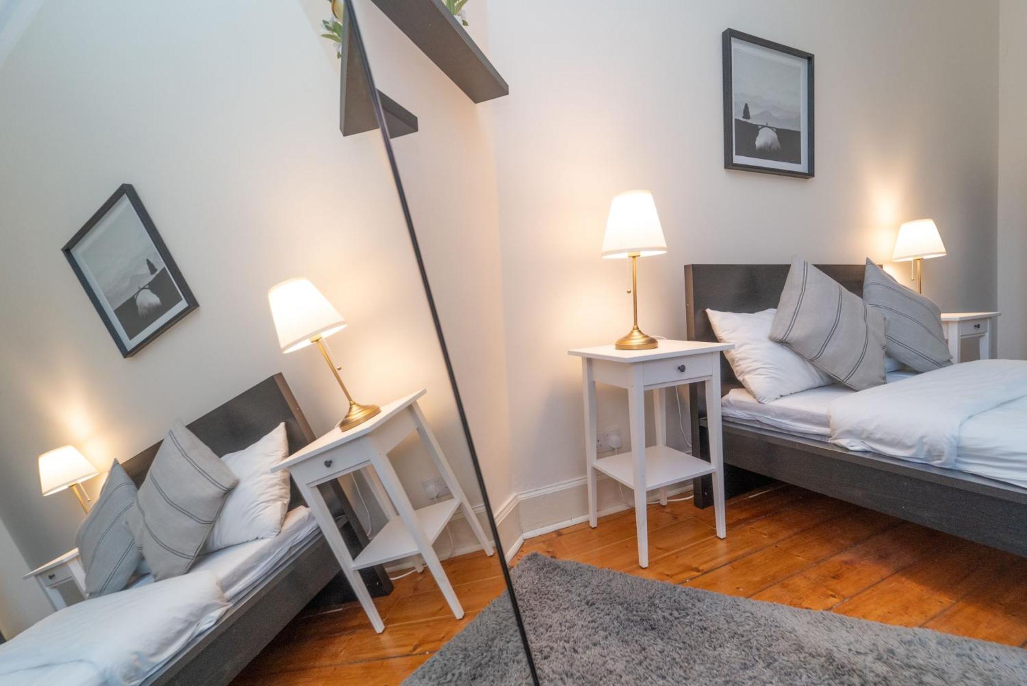 אדינבורו Large City Corner Apartment מראה חיצוני תמונה
