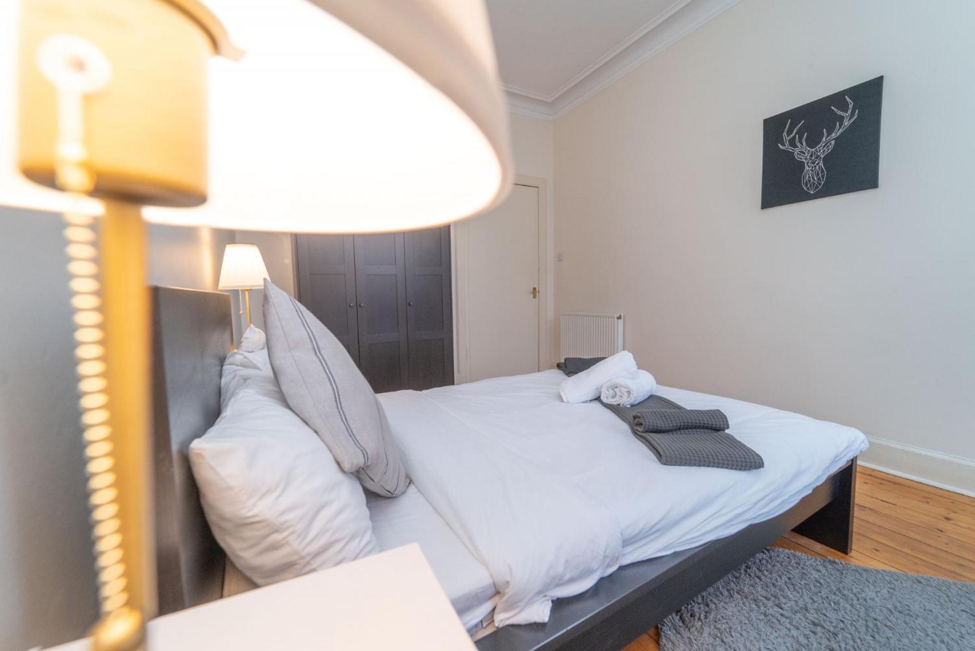 אדינבורו Large City Corner Apartment מראה חיצוני תמונה